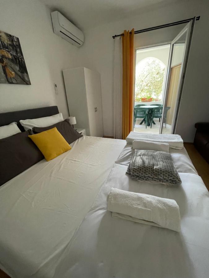 Apartmani Roko&Lovre Paklenica Starigrad Paklenica Eksteriør billede
